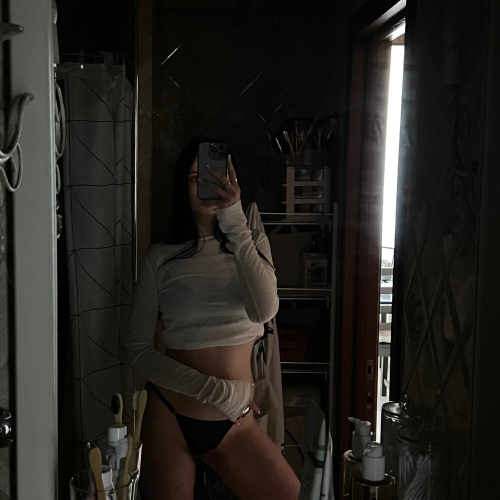 -Anora-