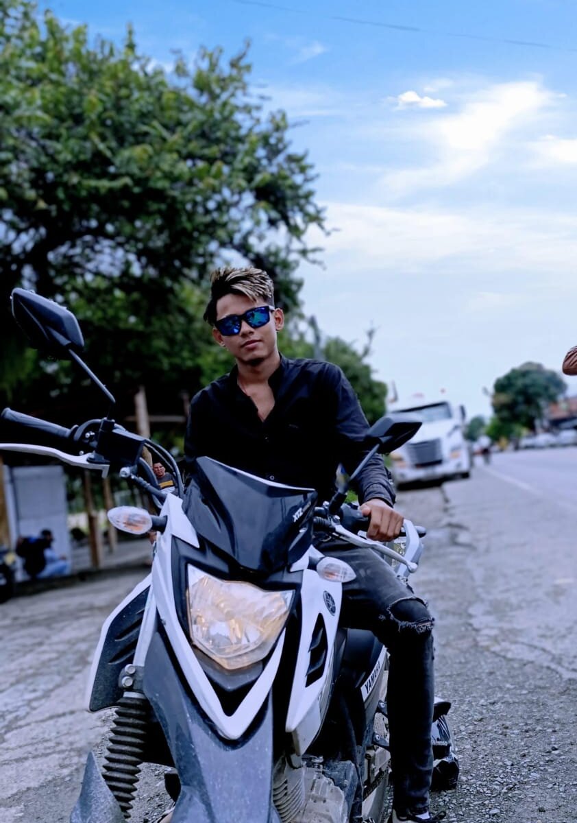 Adam_Hot12