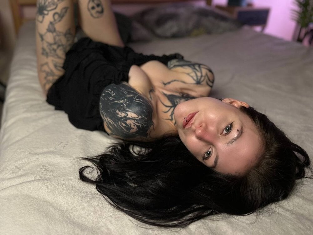 Alise_Eve_