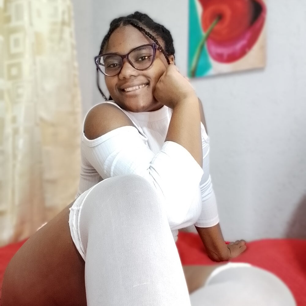 Andrea_curvy