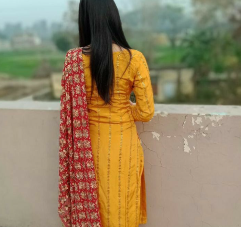 Anshika_Live