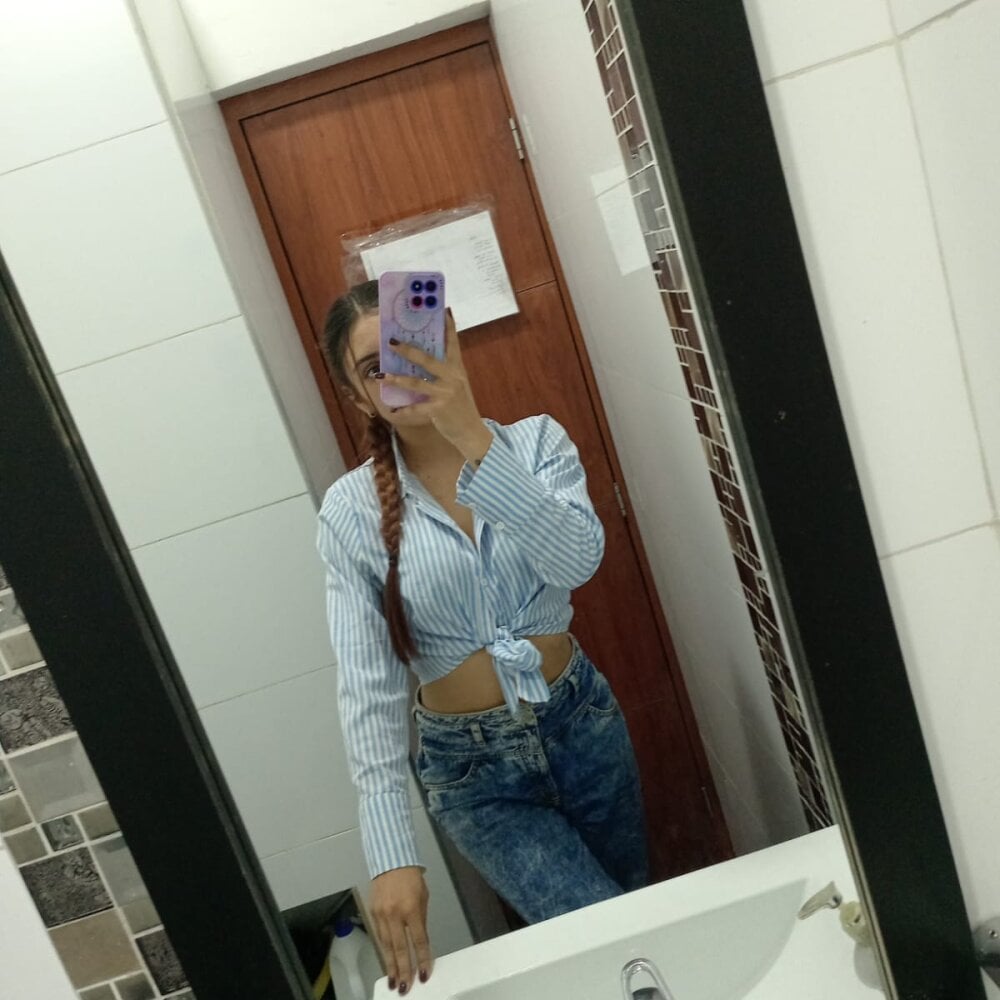 Ariana_Toro