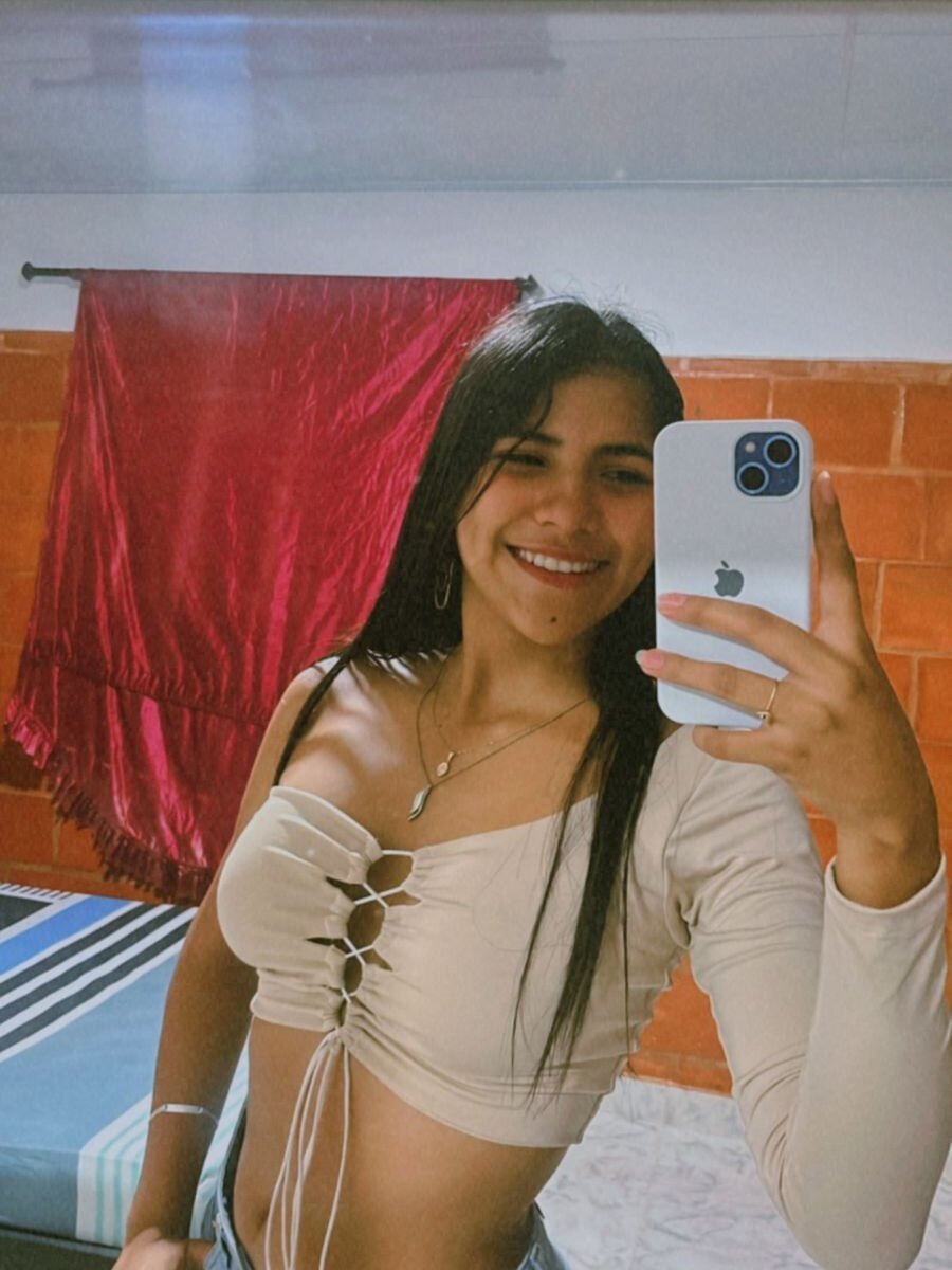 AriannaLewiis