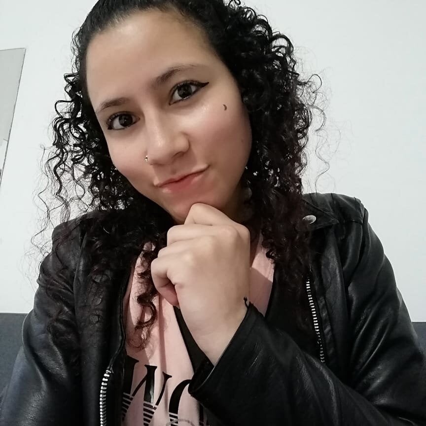 Bella_Hilton_1
