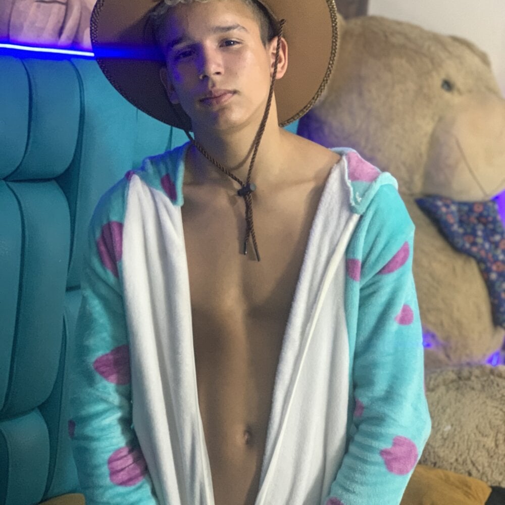 Boy_Axel_