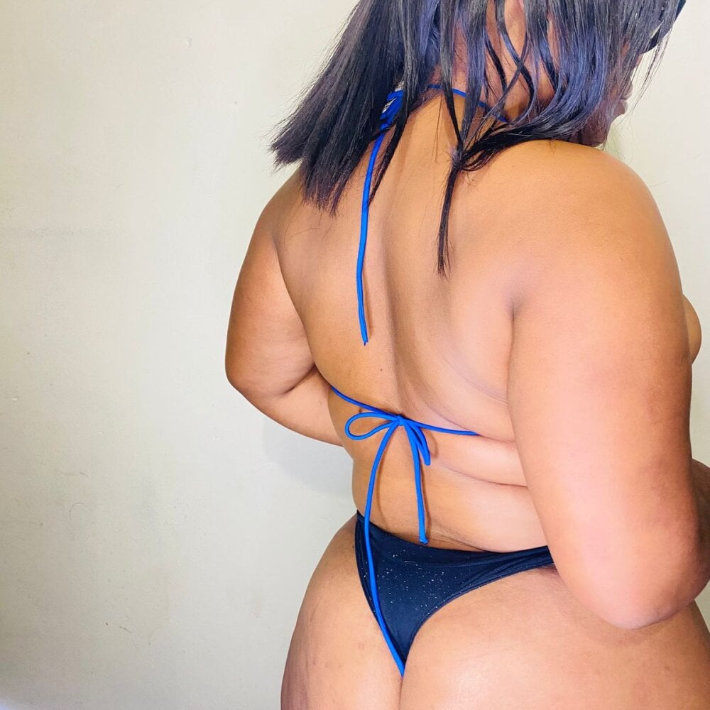 BustyAss40X