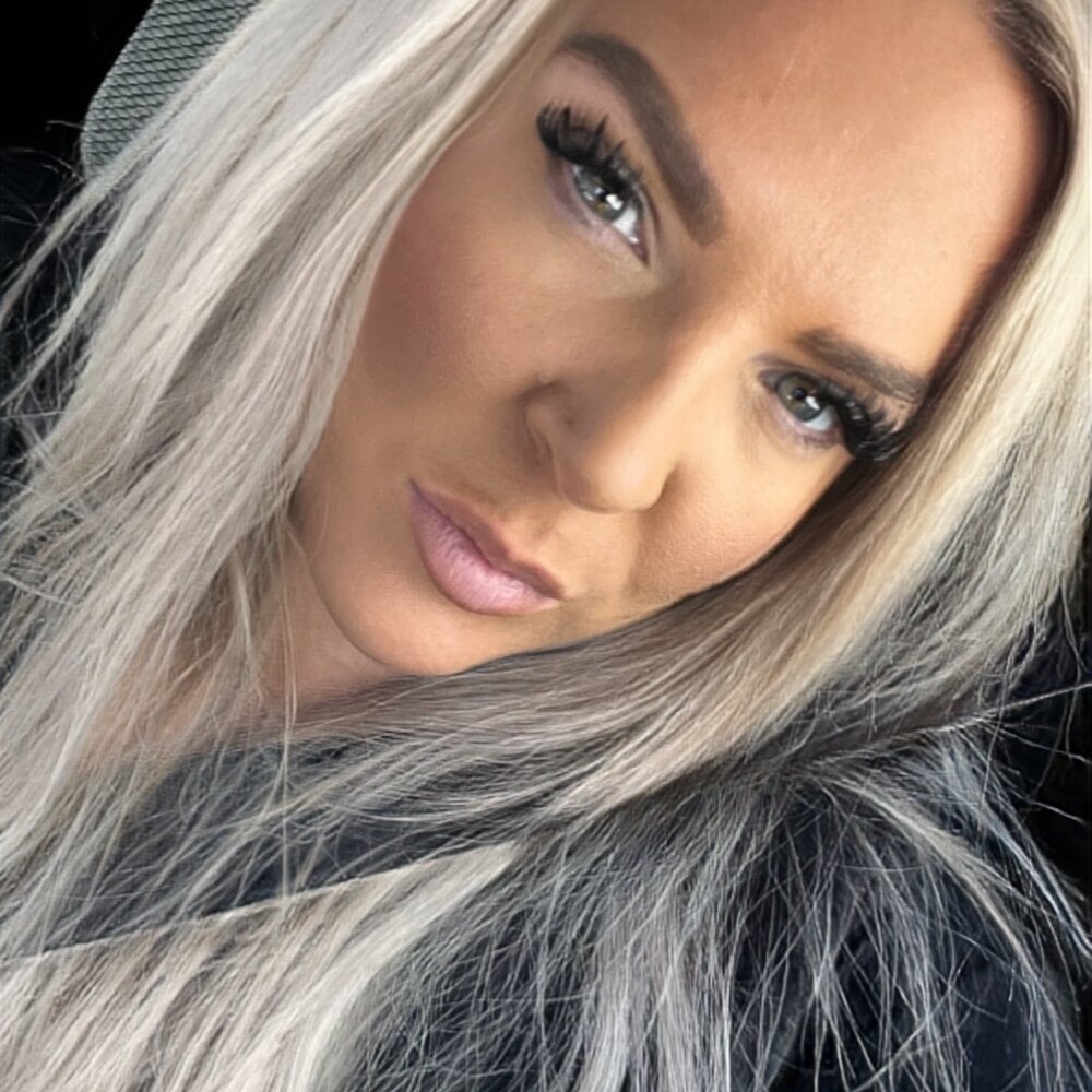 Bustyblondebabe32