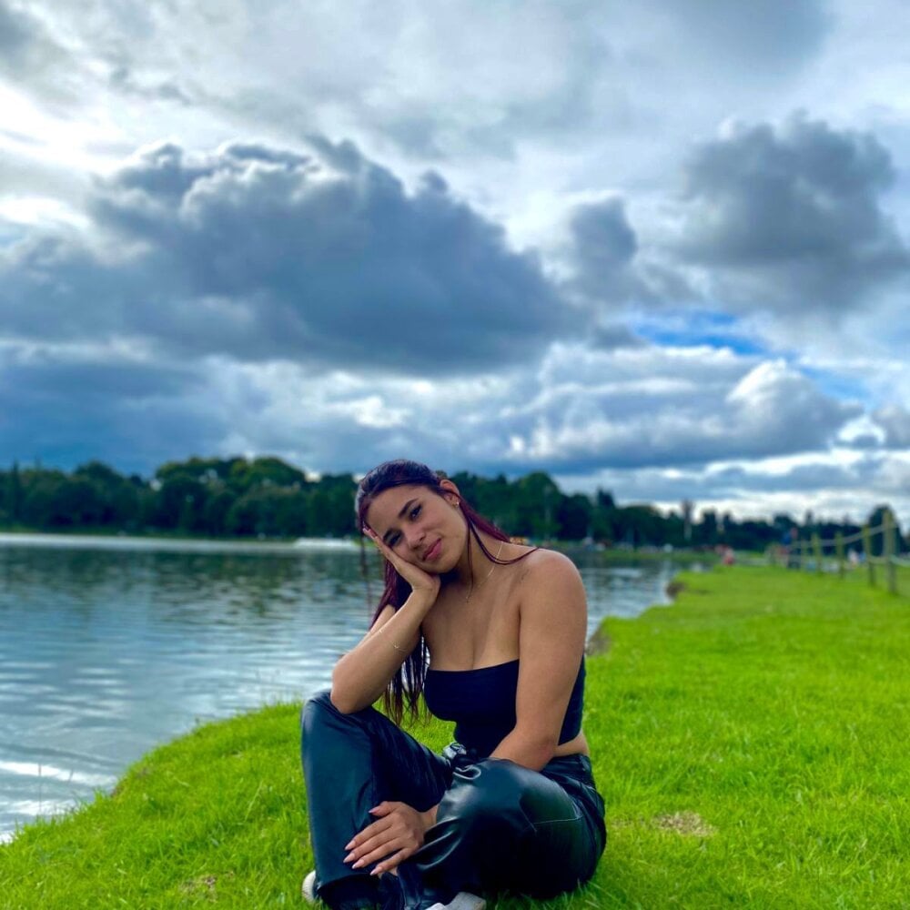 Camila_Smith_22