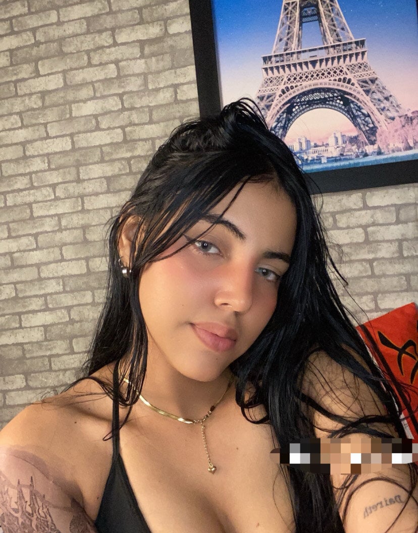 Carla_flower_hot