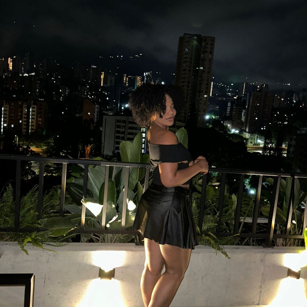 Chanell_mina