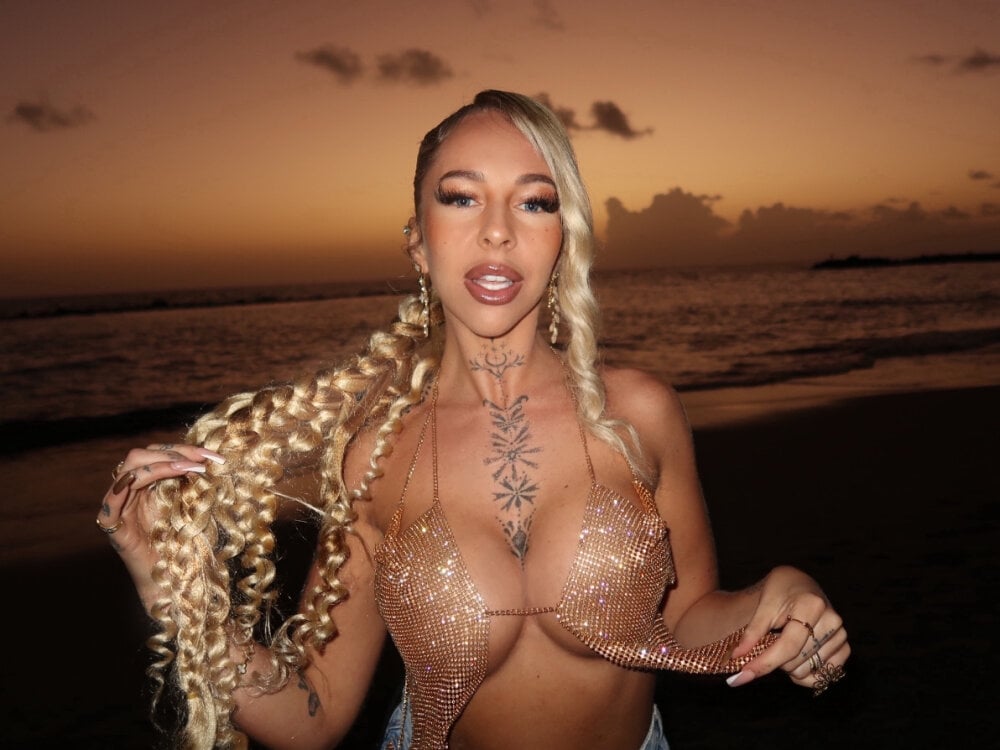 CheekyChels