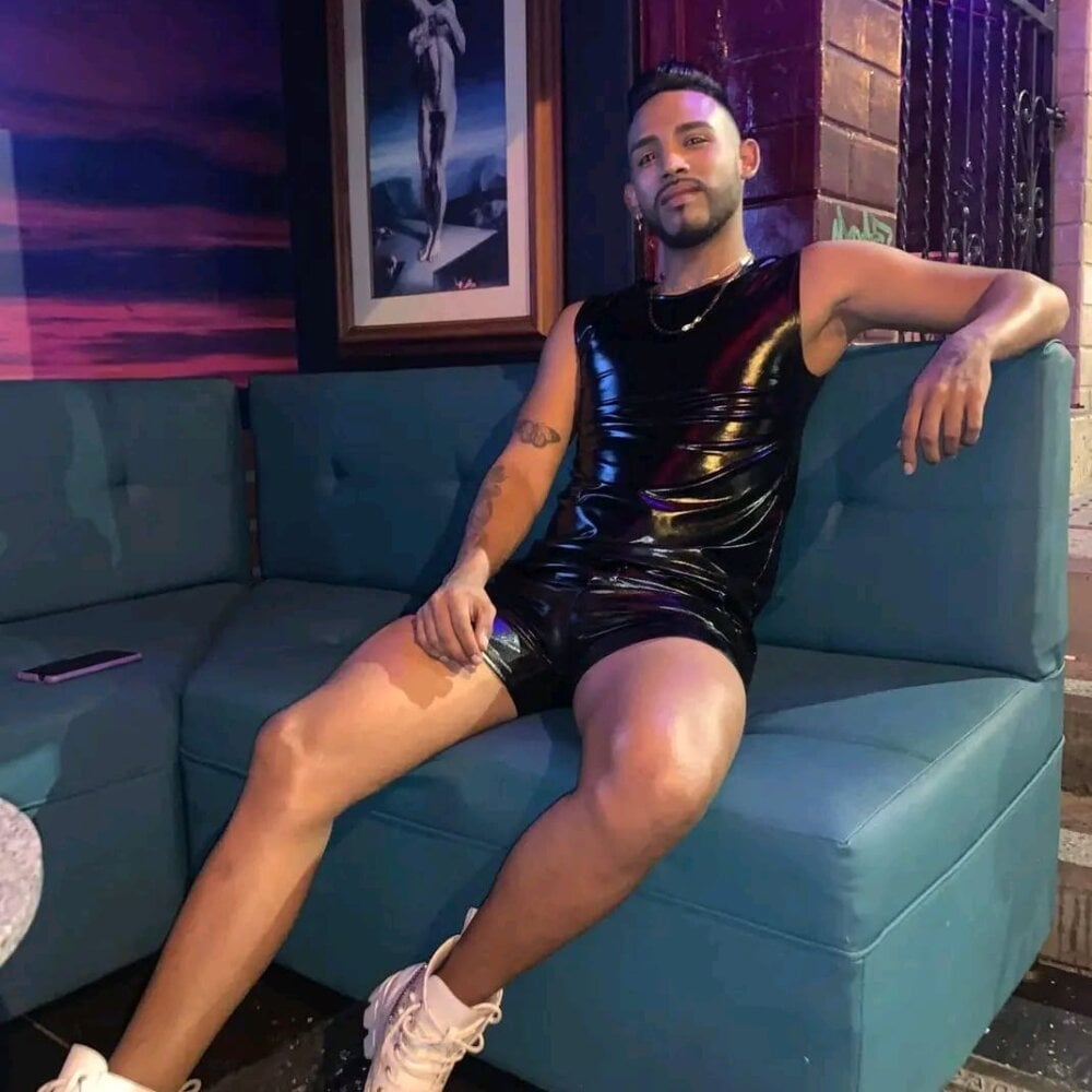 Dominic_Max_