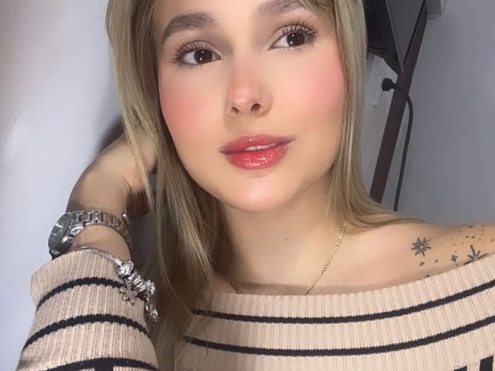 Emmaa_white_
