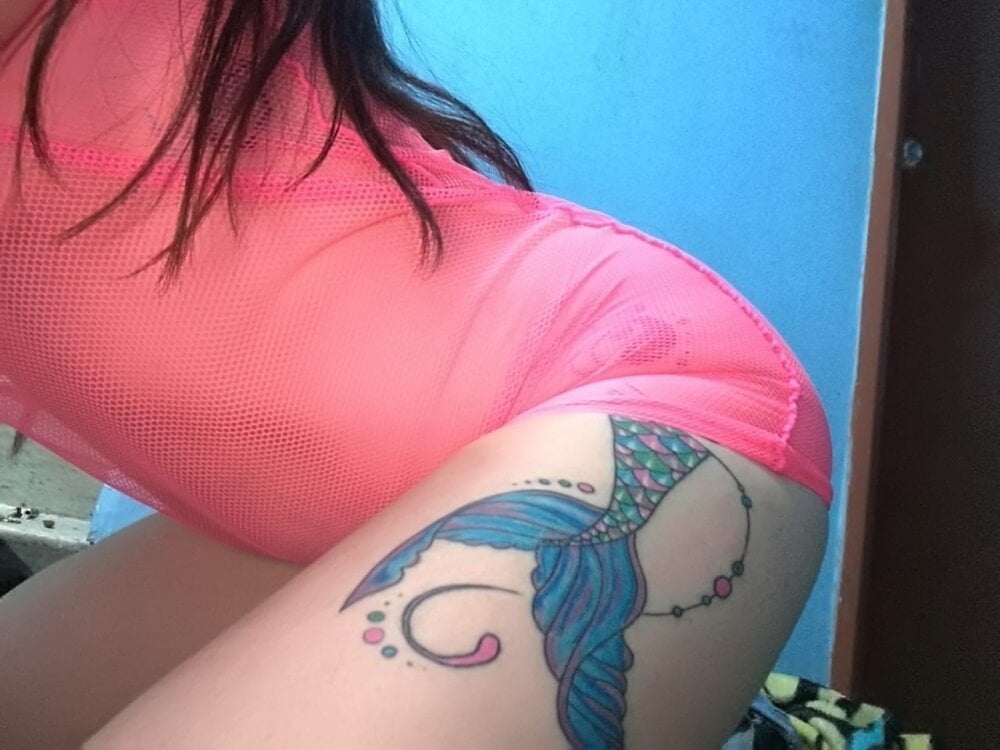 GisellHorny_