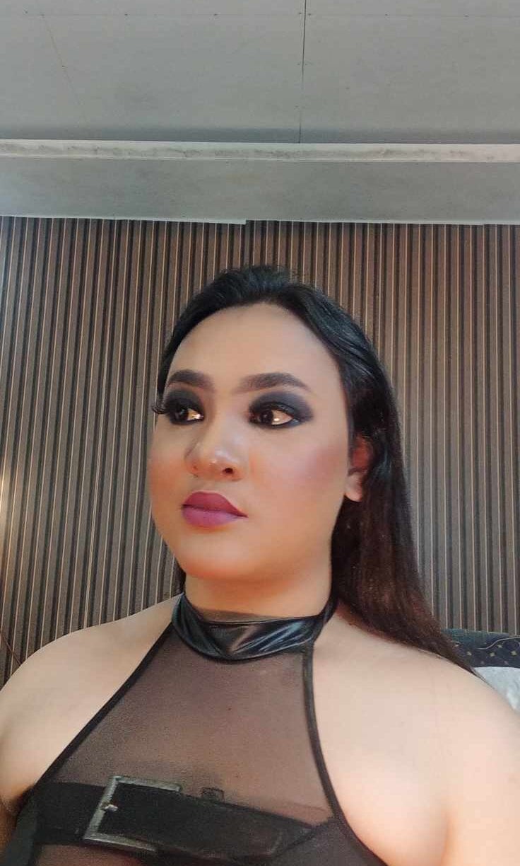 Hotcum_ella