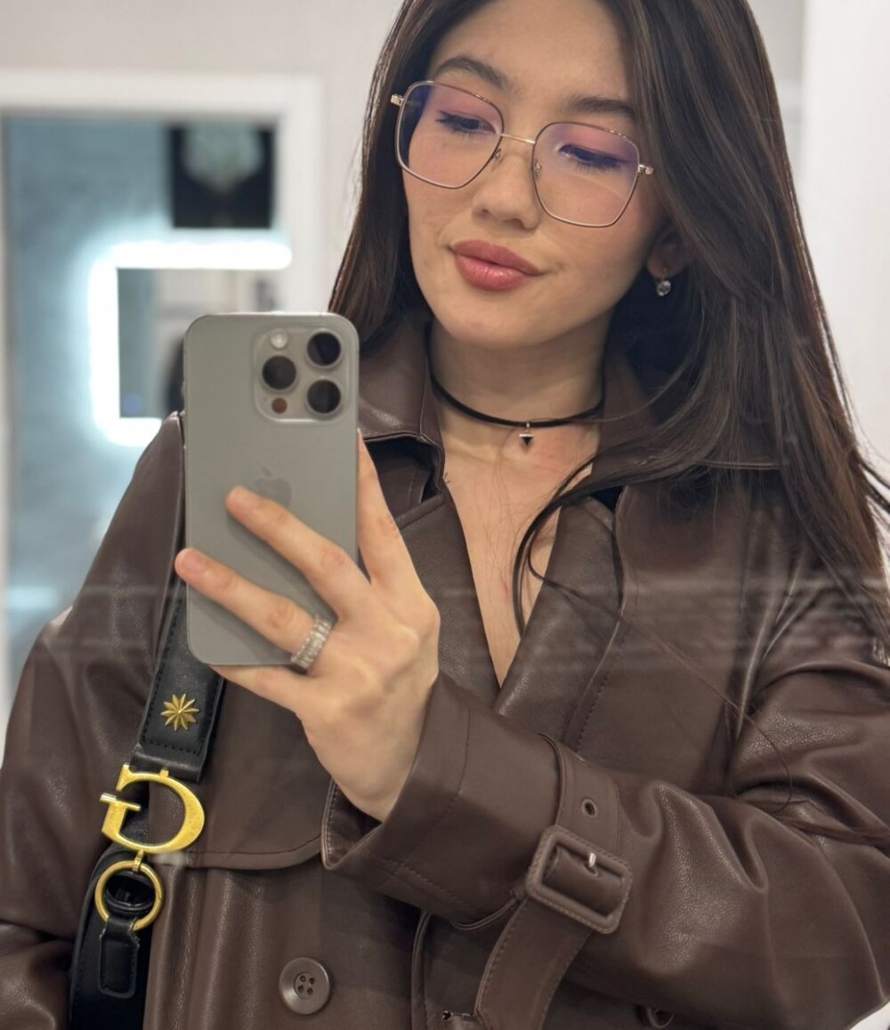 Miss_Iris69