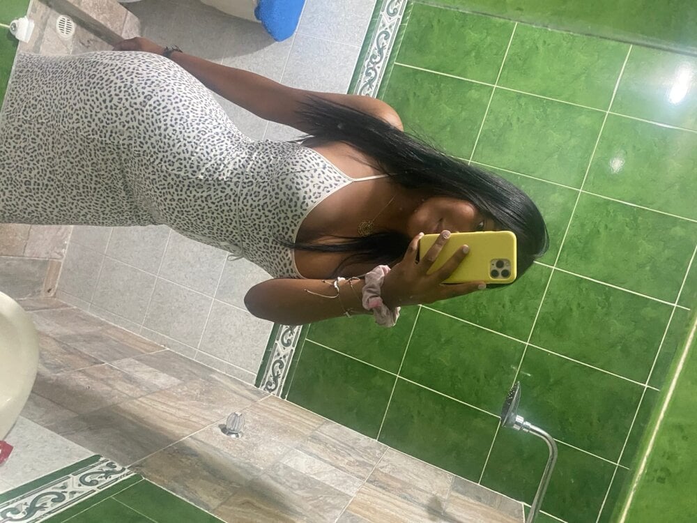 NYRA_KISS
