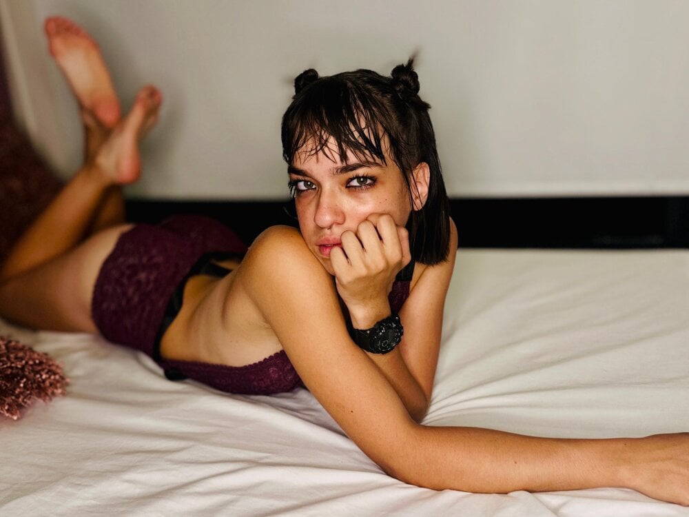 Nicki_shy
