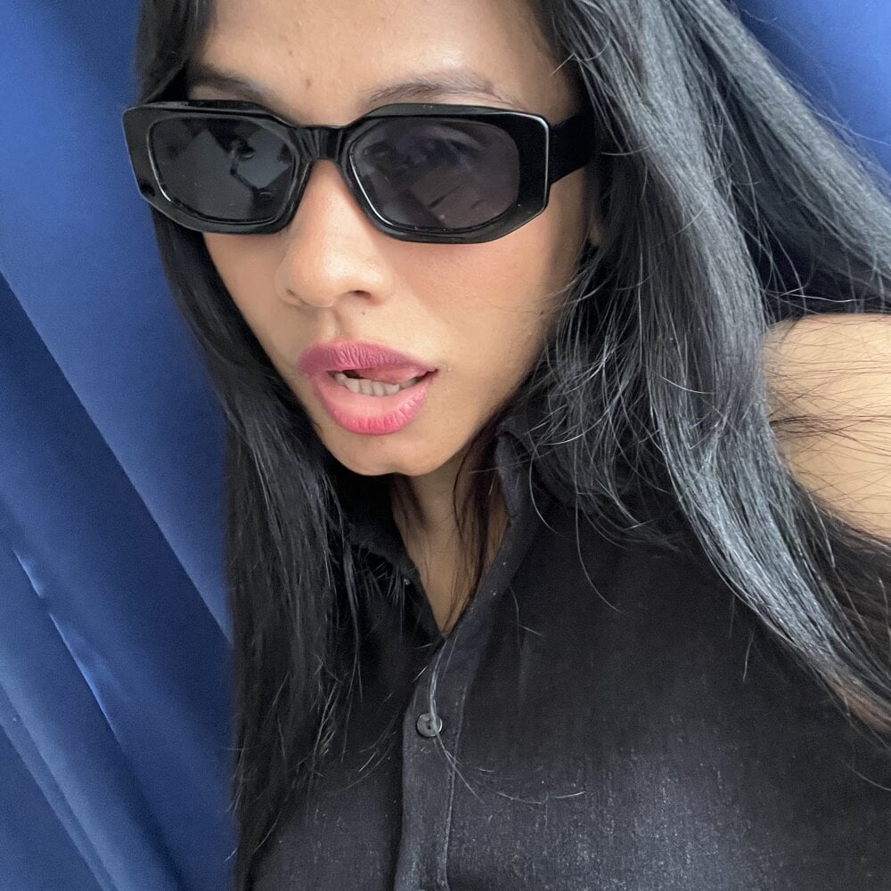 Ninabrunette18