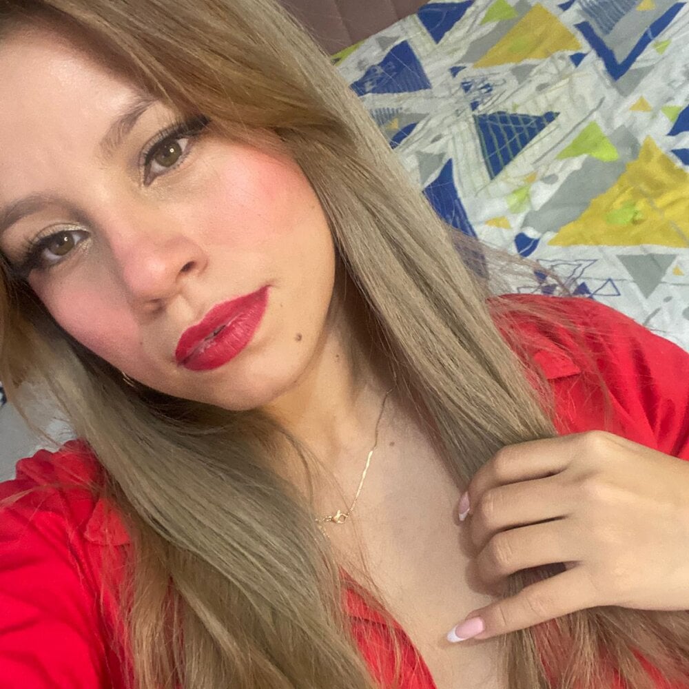 abby_blond_