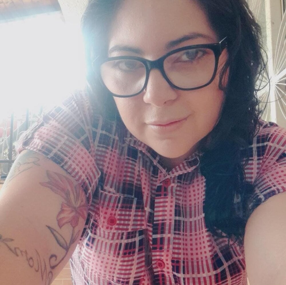 abigail_curvy