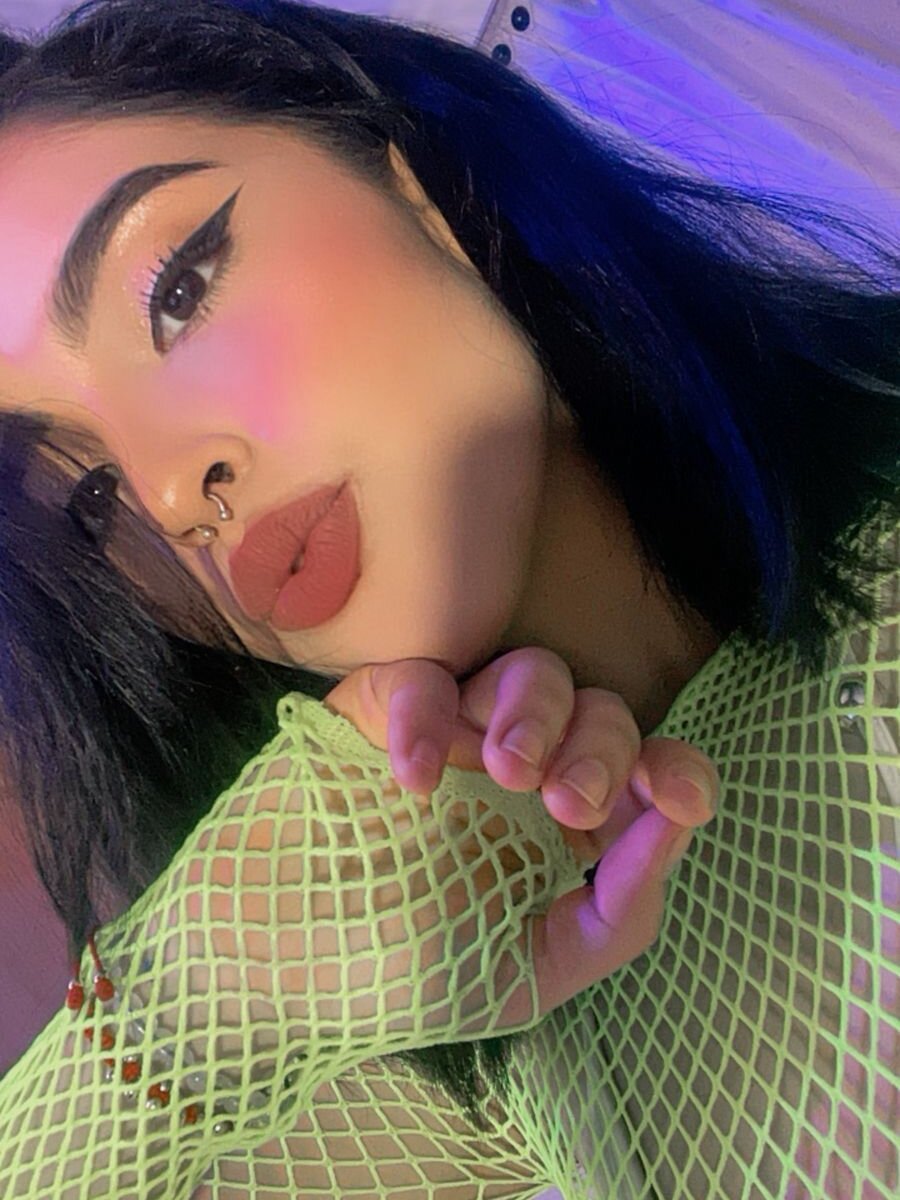 amely_grey_