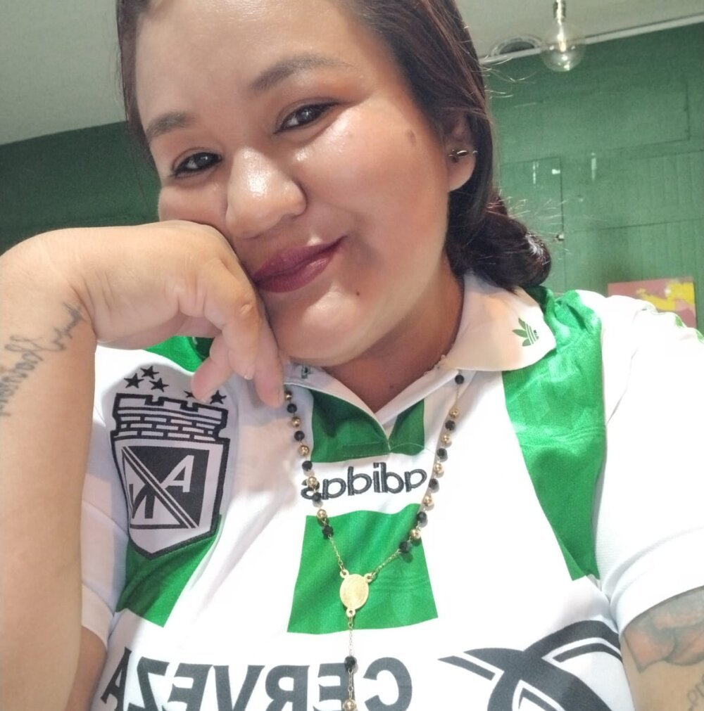 evaleribigtits18