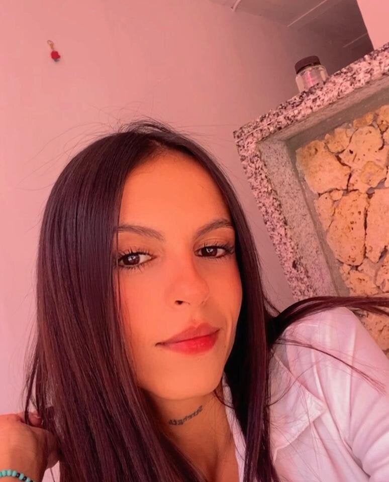 lara_honey