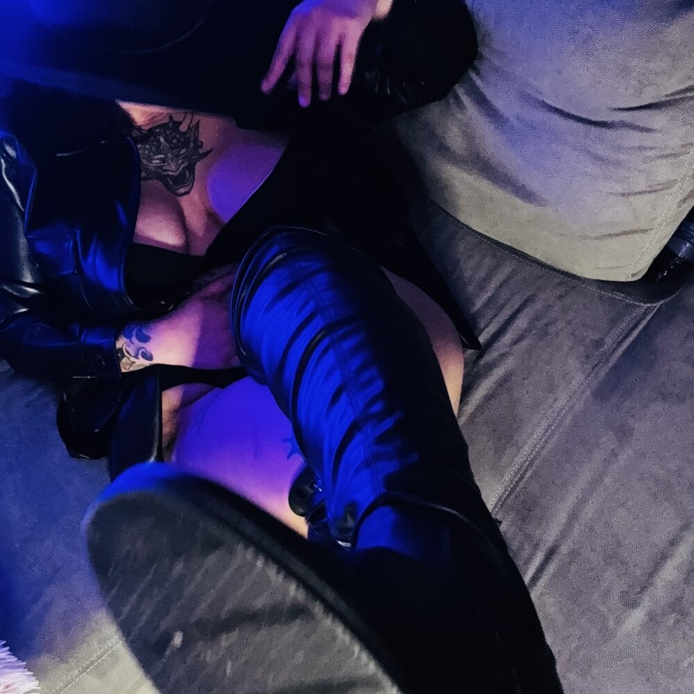 miacanela_xo