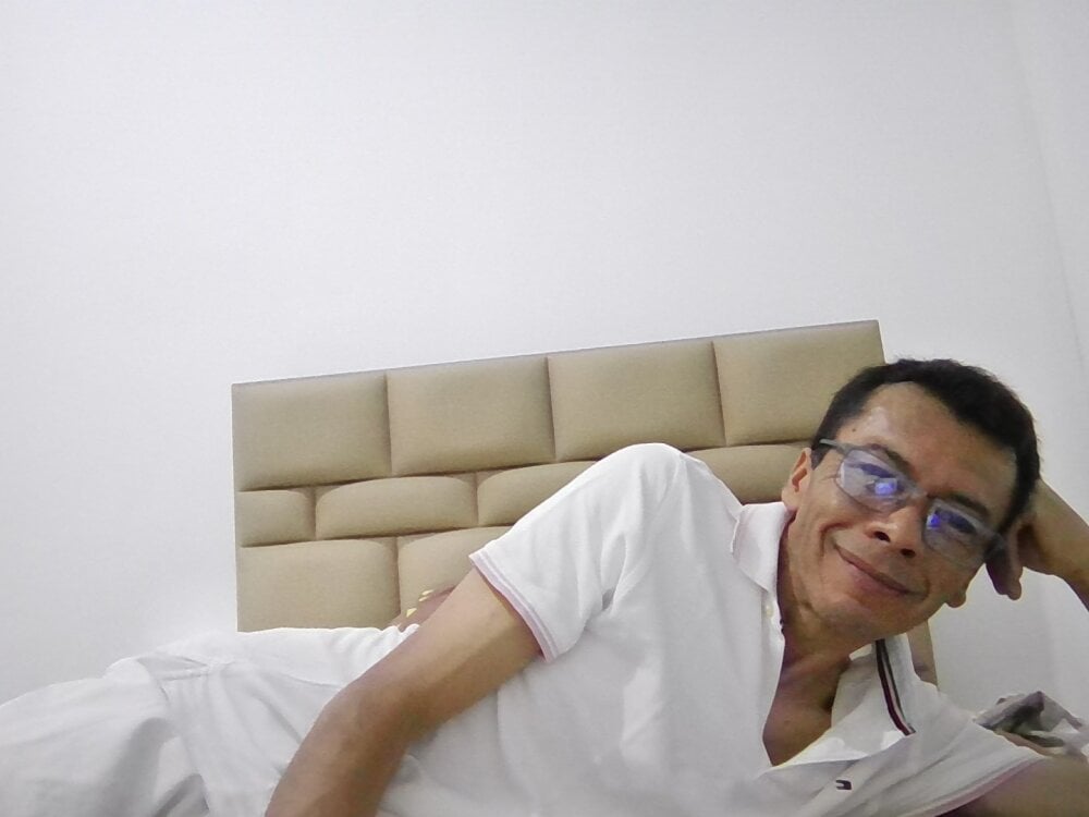 skinnylatino51
