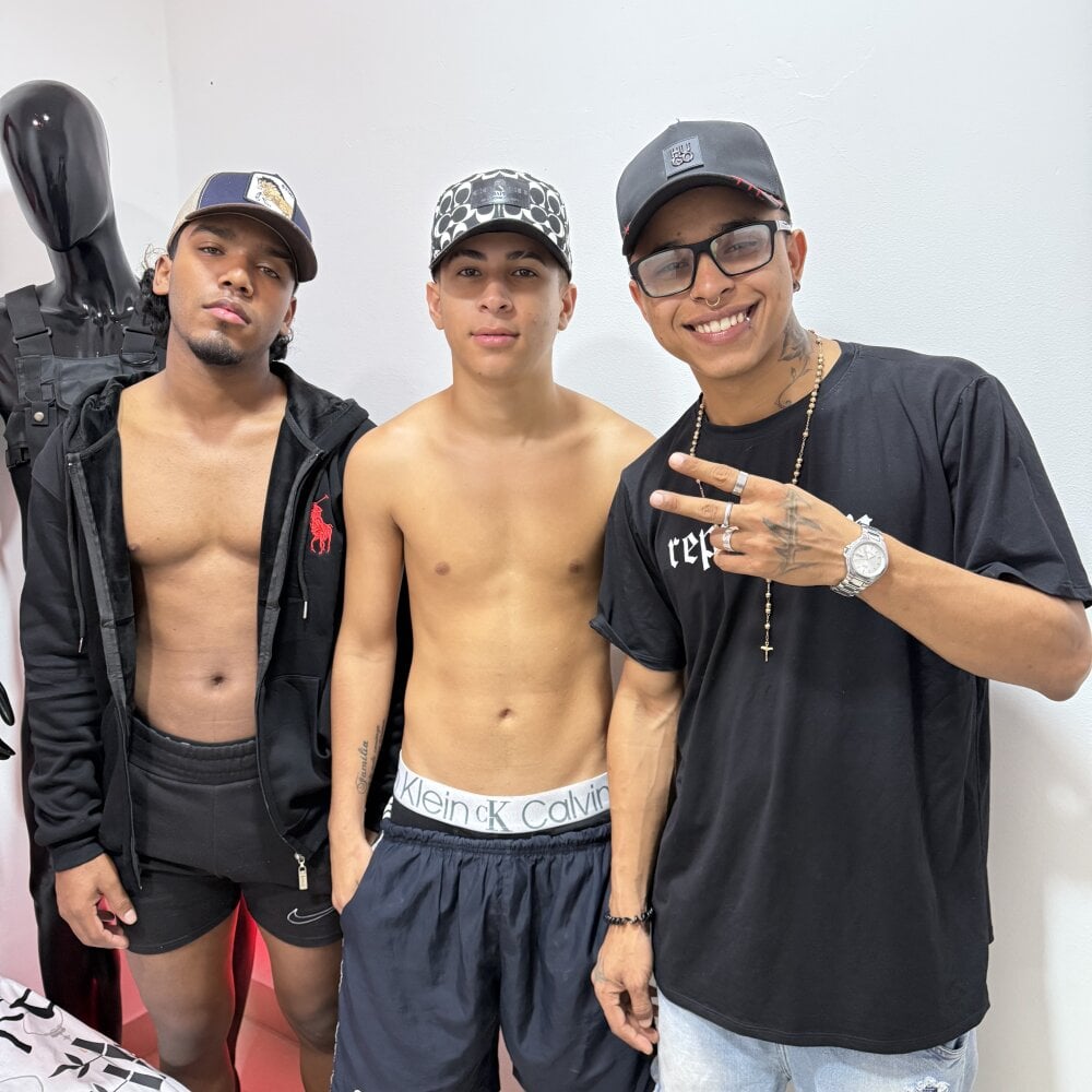 straight_threesome